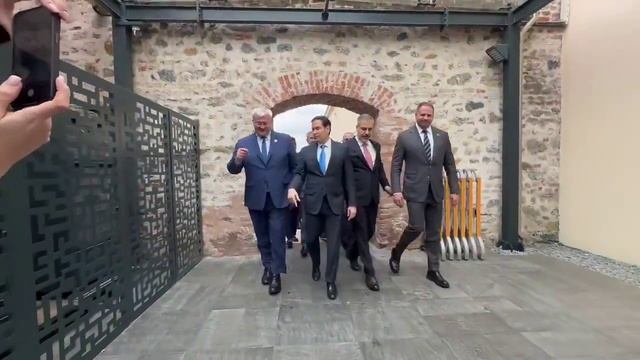 ⚡️В Стамбуле началась трехсторонняя встреча Украины, США и Турции