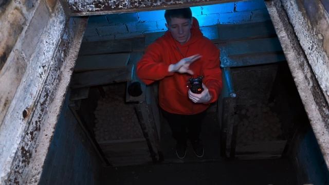 АСМР В ПОДВАЛЕ 😱 ЗДЕСЬ КТО НИБУДЬ ЕСТЬ ?👀 [Я Просто Антошка]