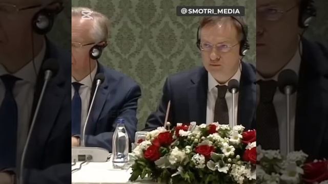 Украинская сторона общается с российмкой через переводчика. Длб!🤣🤣🤣🤡🤡🤡