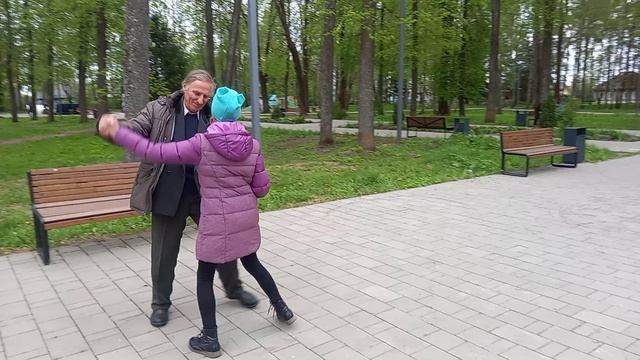 Танцую с папой.