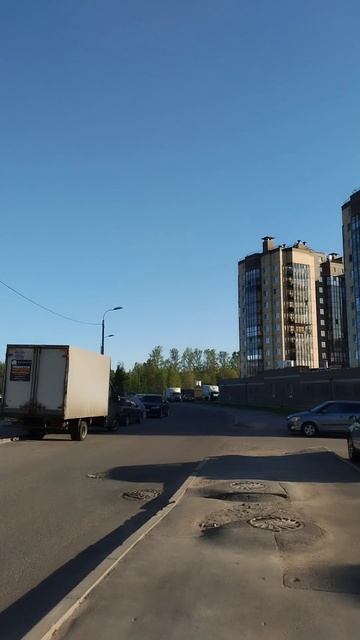 Новостройки на ул. Славянской, окраина Петербурга, 22 мая 2024.