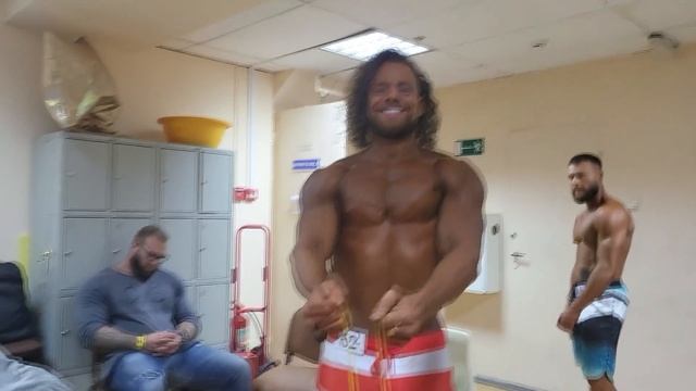 Воскресная прогулка. Бодибилдинг. Владивосток.