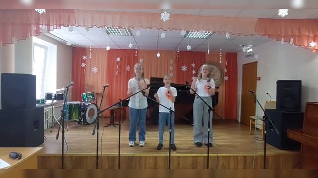 вок.группа" Маленькая страна" Крицук Максим соло 8 лет.