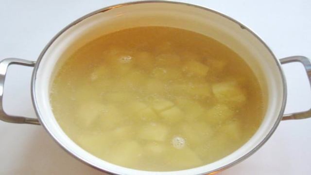 Овощной суп с рисом и зеленым горошком