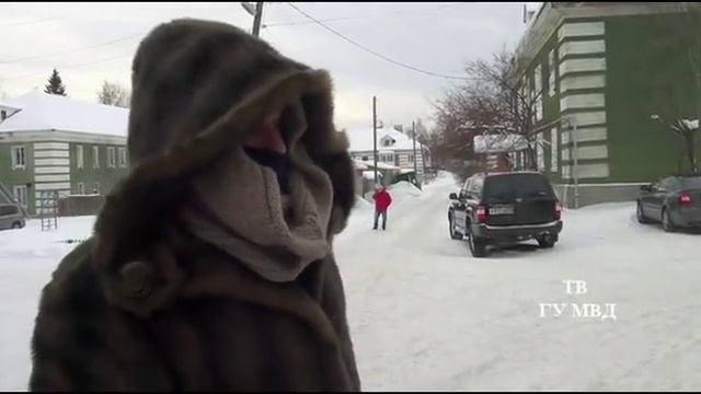 Денис Сафронов, полицейский из Ревды в костюме бабушк?