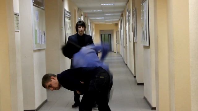 #файтинг в коридоре универа
