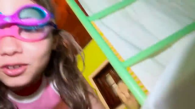 Мисс Кэйти и Мистер Макс (Miss Katy) Живем в самой маленькой комнате в четвером