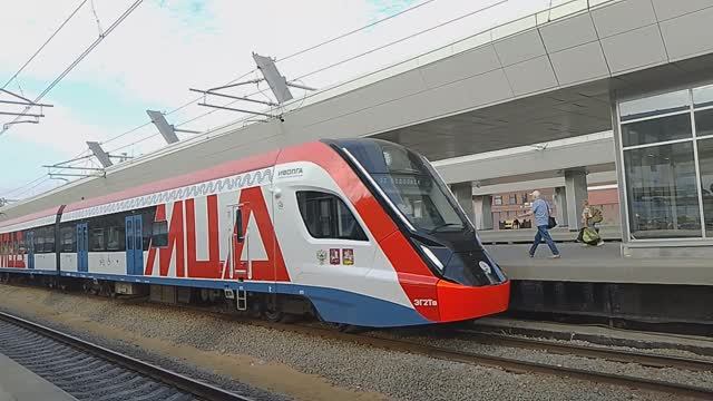 "Иволга" ЭГ2Тв-005 на Курском вокзале. 30.09.2023