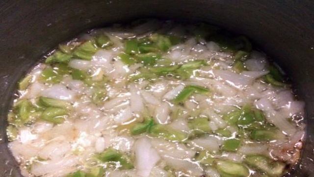 Гречка с луком перцем и сосисками