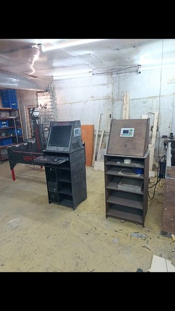 Обновленная стойка управления ЧПУ станком.