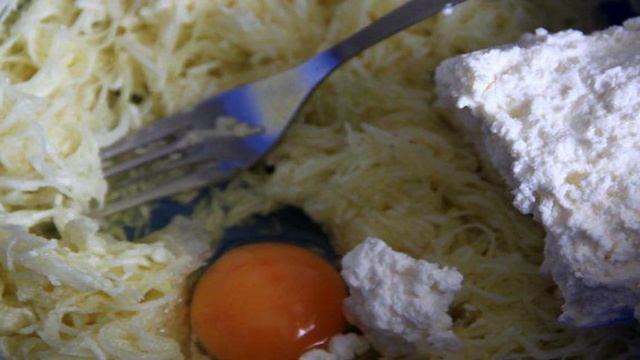 Оладьи из кабачка и творога с зеленью