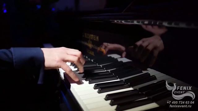 Заказать артистов в зеркальных костюмах на встречу го