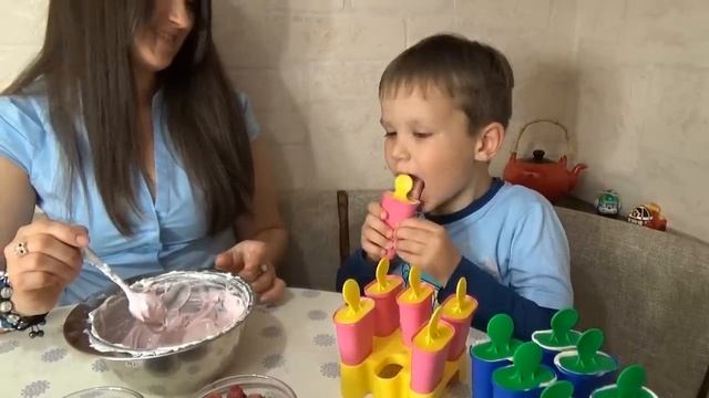 Мистер Макс • Mister Max - Готовим малиновое шоколадное мороженое с Людой