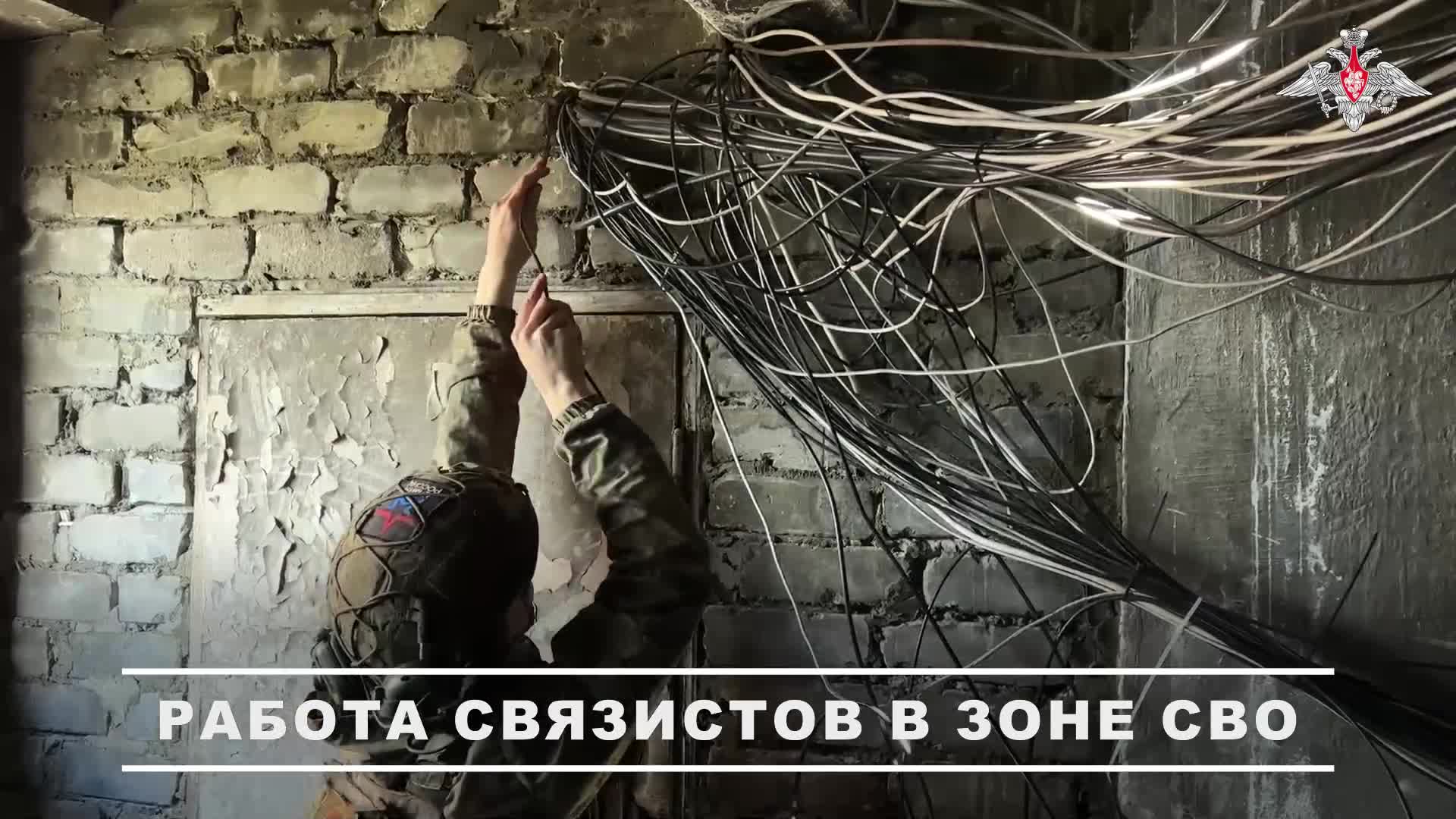 📱 Связисты группировки «Центр» обеспечивают бесперебойную связь между командными пунктами и пере...