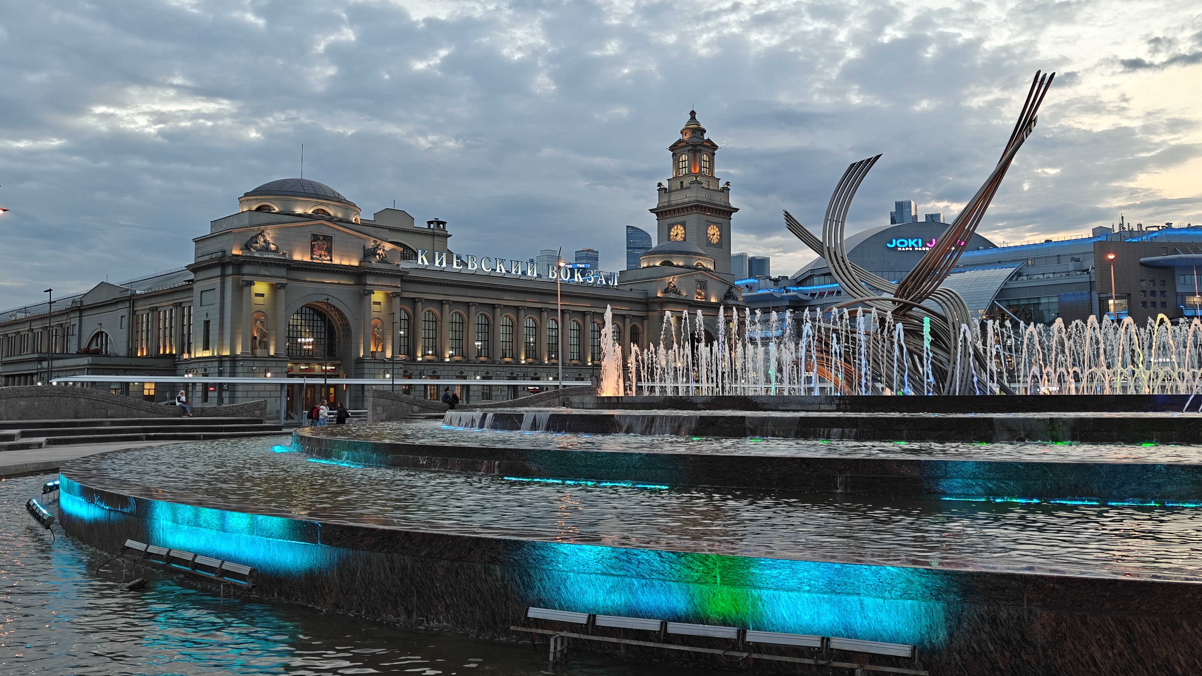 Площадь Киевского вокзала, Москва (весна 2025)