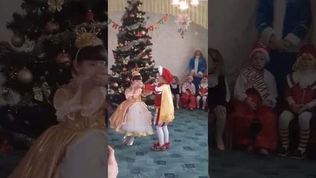 Попелюшка і принц, танець (Золушка и принц, танец)