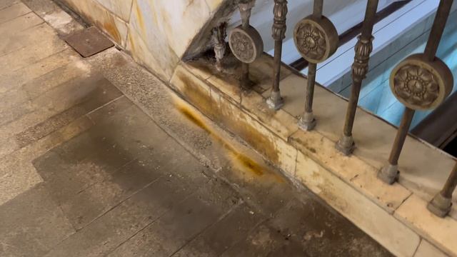 Протечка на людей станция Киевская метро Москвы