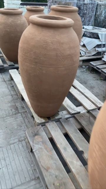 Стильные вазоны из бетона