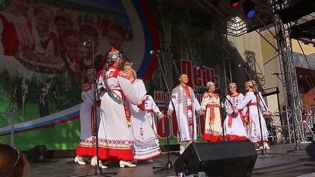 Минск. День культуры России! 45ч.(58). Хор в бело-красных к