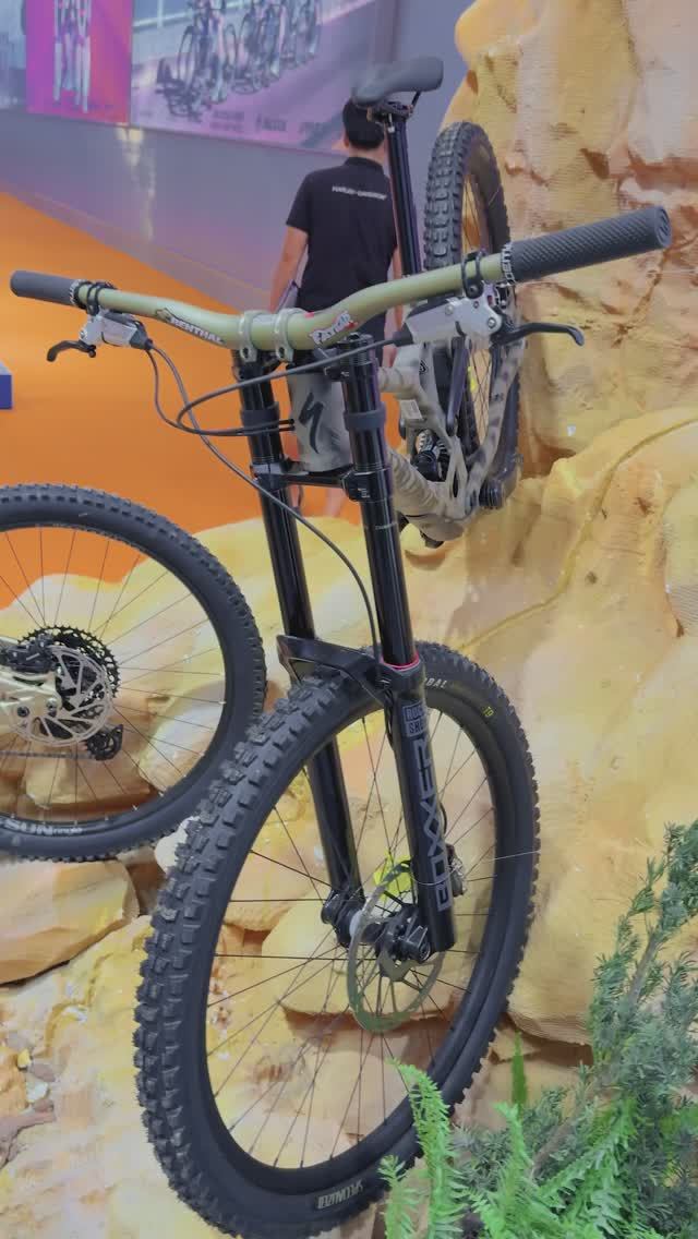Горный велосипед Specialized Demo Race 2025 | Изучаем стенд SRAM на выставке China Cycle 2025