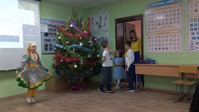 Амина татарский танец которую придумала сама елка дос