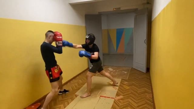 "ты че тупой?" Мастер спорта в синих перчатках дал самы?