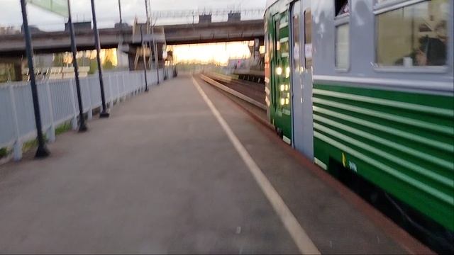 Электропоезд Ижорский Батальон ЭТ2М-091 До станции Волховстрой-1 Прибывает на станцию Сортировочная