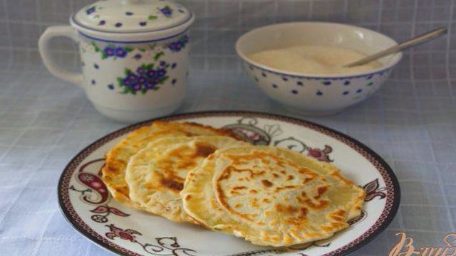 Кавказские лепешки с творогом и  зеленью
