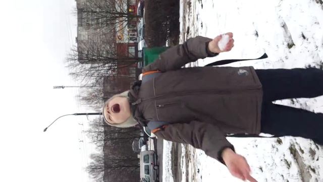 Кидания в рот снег