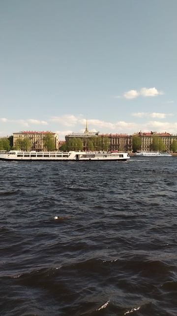 Адмиралтейская набережная, Петербург. 19 мая 2024.