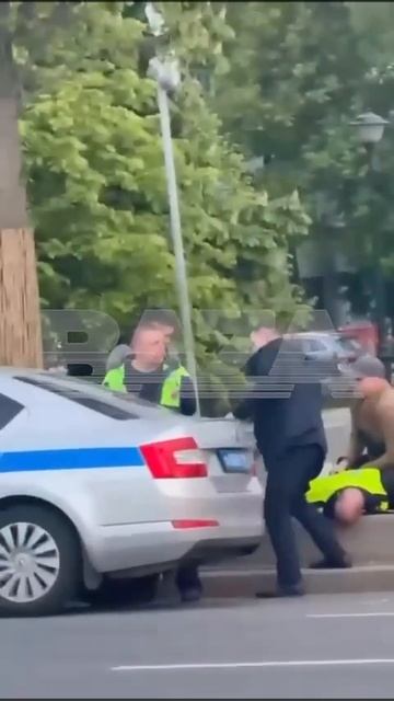 В Москве силовики задержали четырех ДПСников за крупную взятку.