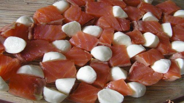 Кассероль с рисом, форелью и моцареллой