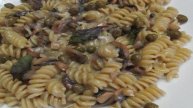 Макароны с грибным соусом и каперсами