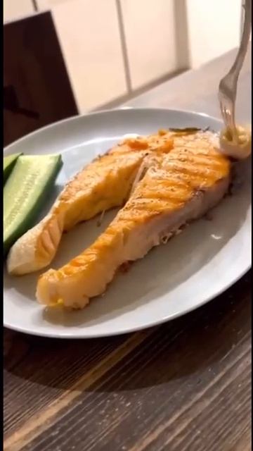 Легко снимаем шкурку с рыбы 🐟