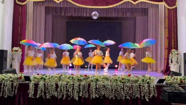 гр. "Конфети"- "Танец с зонтиками"