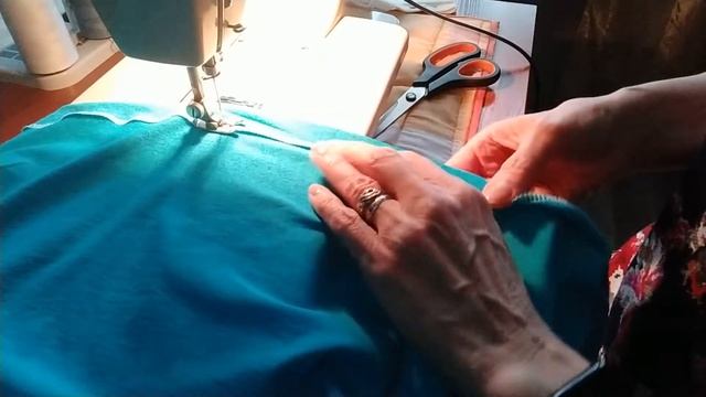 Соединяем  срезы футболки