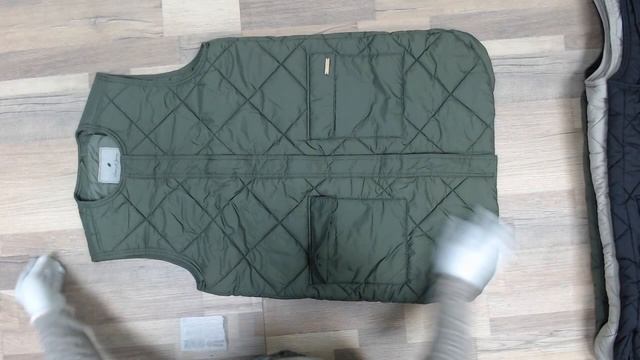 #11512 Harvey&Jones женские жилетки MARI цена 2600 руб за 1 шт. в лот?