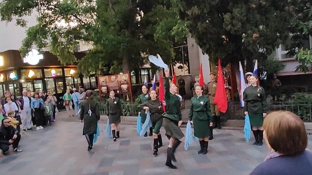 Выступление возле Ялтинского исторического музея