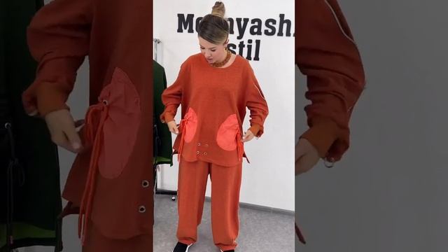 Яркий, эффектный костюм в красивых насыщенных цветах ?