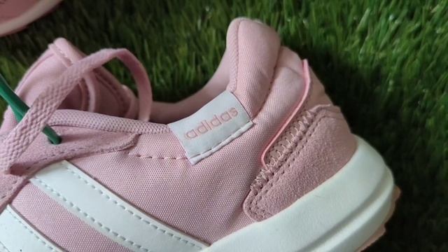 Лёгкие и недорогие женские кроссовки Adidas Retrorun (EG4214)