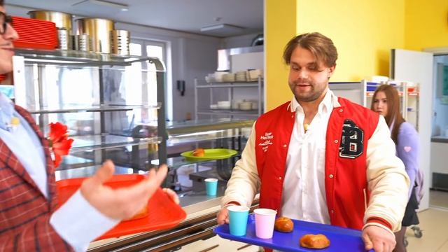ТУНГ ТУНГ ТУНГ САХУР за КРАСНОЙ или ЖЕЛТОЙ ДВЕРЬЮ в ШКО
