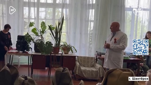 Детки Шахтерска поздравили бойцов с праздником Победы