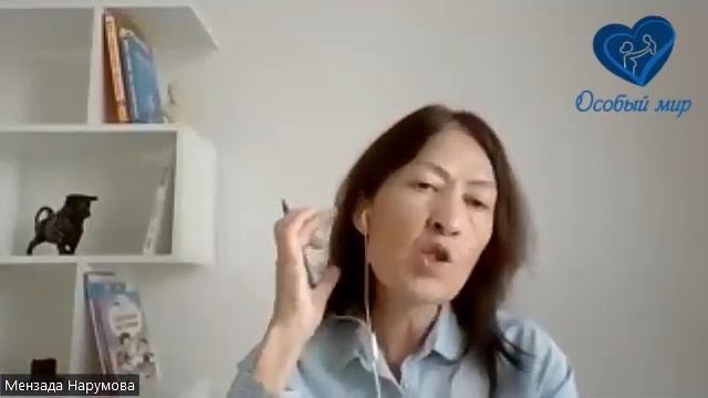Ребенок с аутизмом все время снимает шапку