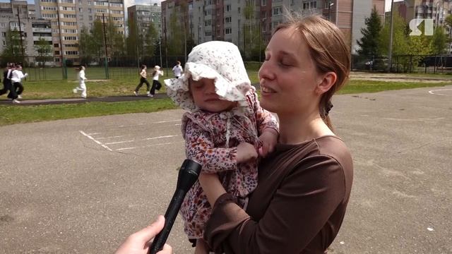 Ярославец по своей инициативе восстанавливает игровую площадку у школы №48
