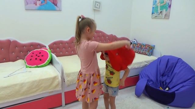Лера хочет играть Новое Платье для МАЛЕНЬКОЙ Маргарит