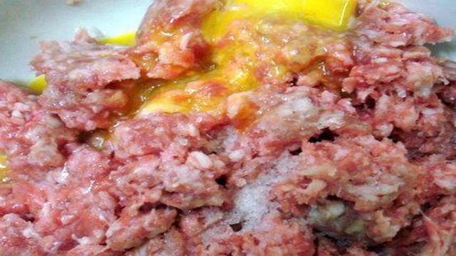 Котлеты с перепелиными яйцами