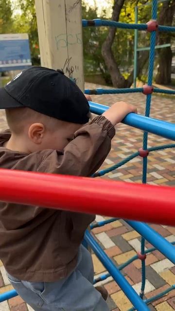 Когда старшенький в садике,Макарёша всегда ждёт от мамы похвалы,2 годика 😊