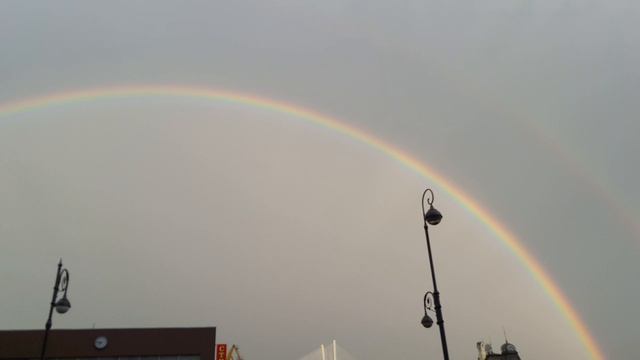 Радуга над железнодорожным вокзалом г. Владивосток