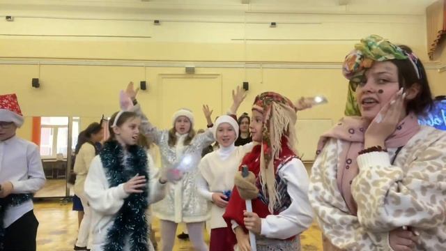 Новогодний квест в школе! Или влог Бабы Яги