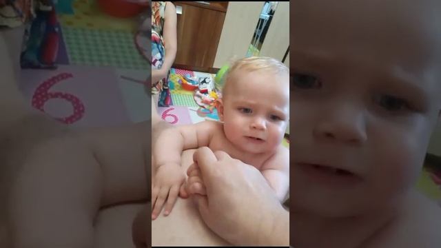 Ликуська учится ходить